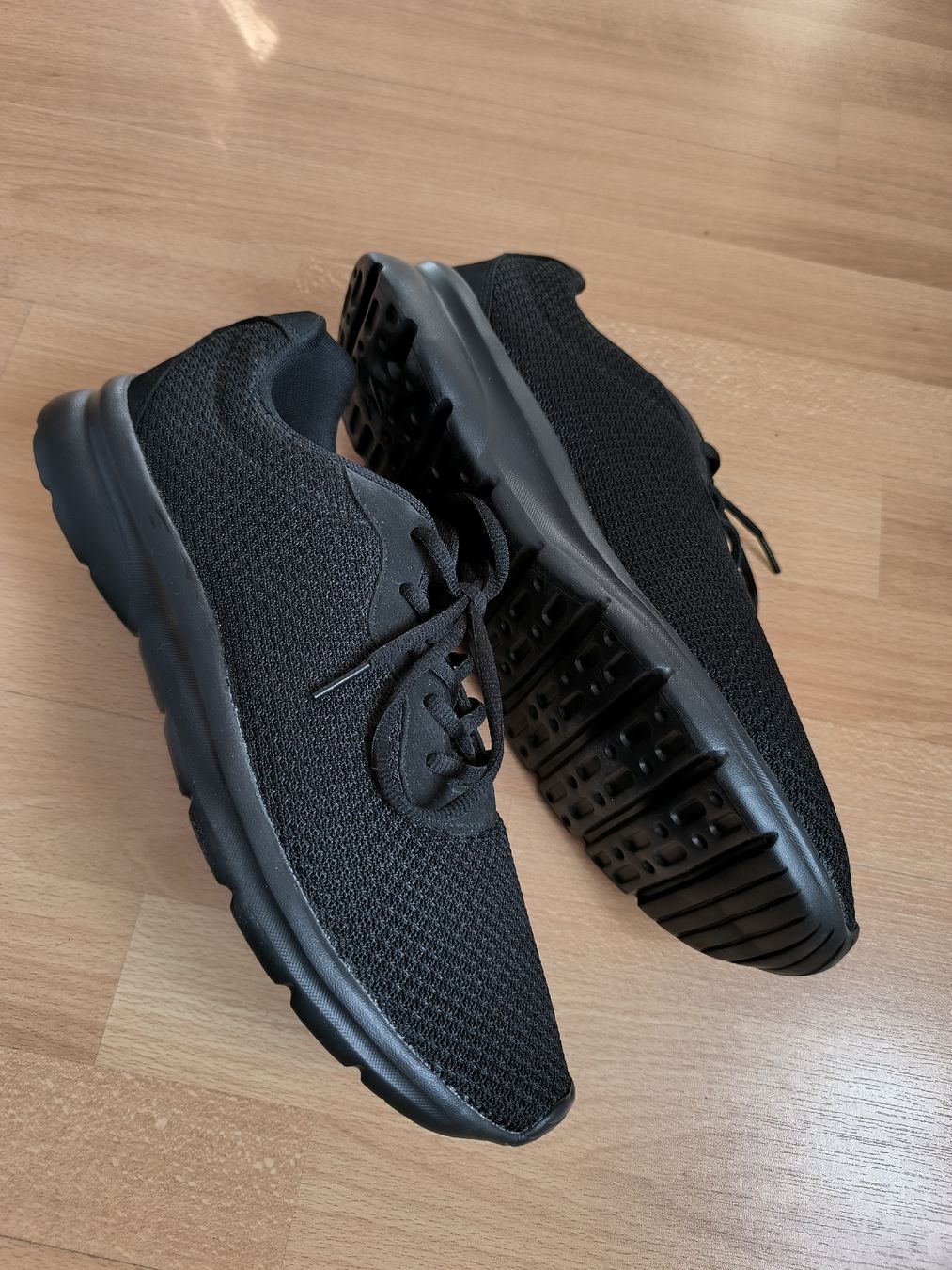 Scarpe da uomo: Neuer Turnschuh Grösse 46 – Nuovo (secondo la descrizione) da Oberdiessbach venduto da Zwerg82 1