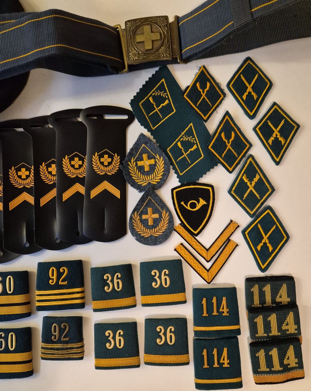 Schweizer Armee Uniformi: Grosse Sammlung Schweizer Armee Militaria – Usato da Basel venduto da Kurioses 2