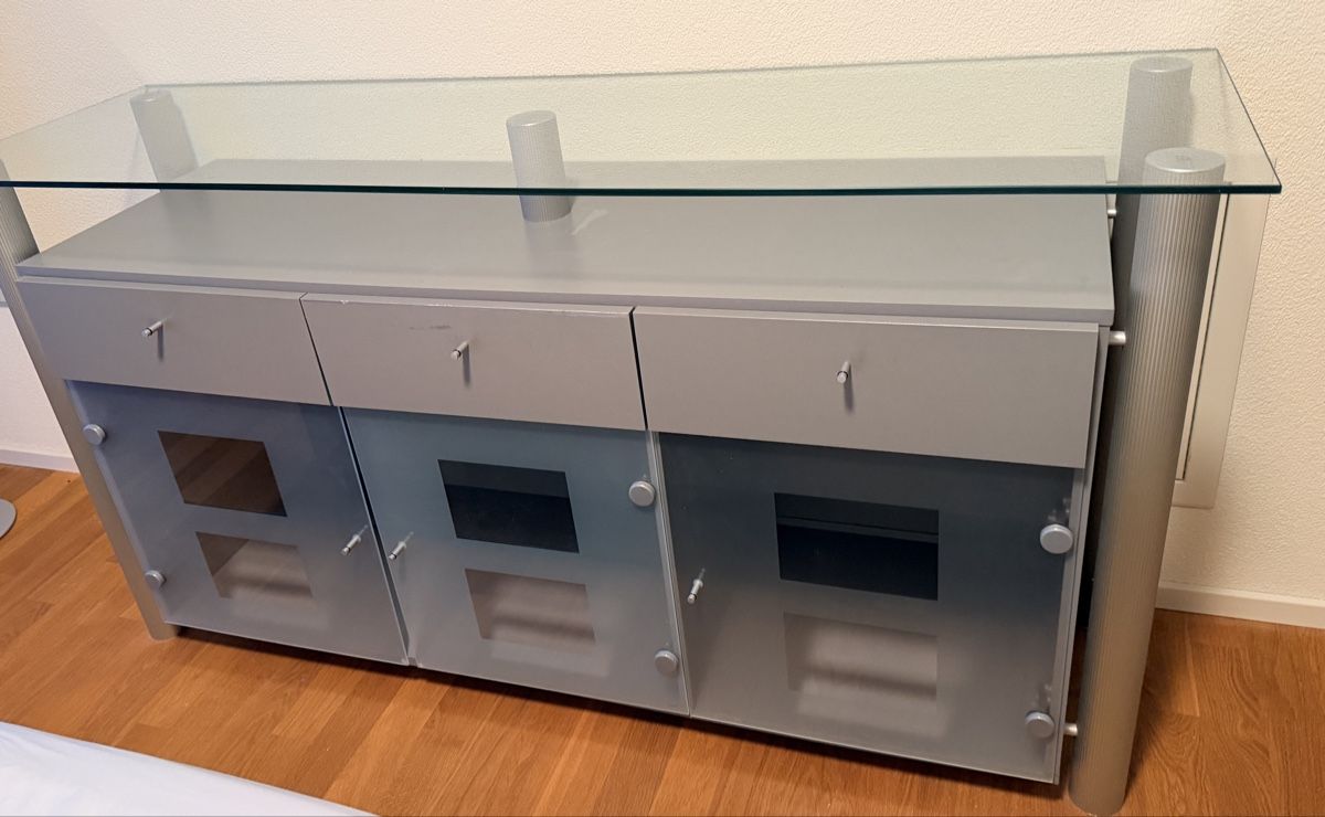 TV Möbel: TV-Möbel / Sideboard mit Glasplatte – Gebraucht aus Zug von est_j52y 1