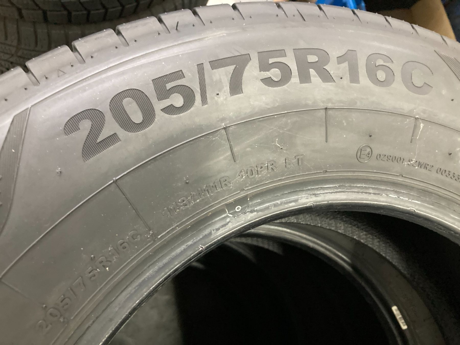 Pneus & Kompletträder: 205/75R16 C Sommerpneu VW Crafter – Neu (gemäss Beschreibung) aus Cham von WB2223 1
