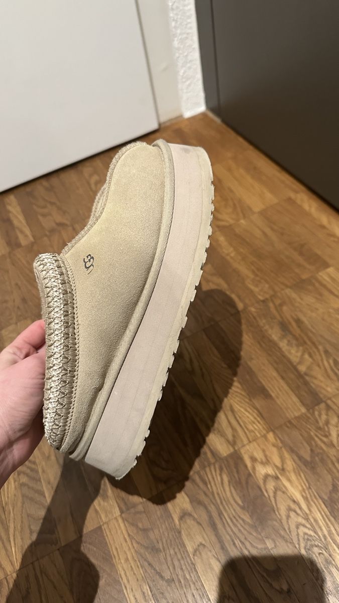 Ugg Scarpe da donna: UGG Tazz II, Beige, gr. 38 – Usato da Romanshorn venduto da tin_k9vg 3