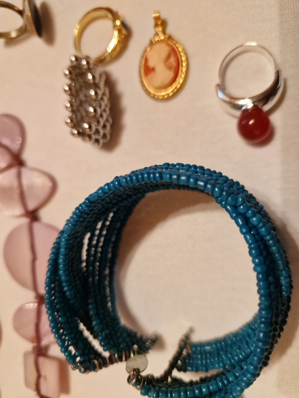 Sonstiger Schmuck: Modeschmuck  -  Konvolut  -  anschauen! – Gebraucht aus Röthenbach i. E. von Heureka5 4