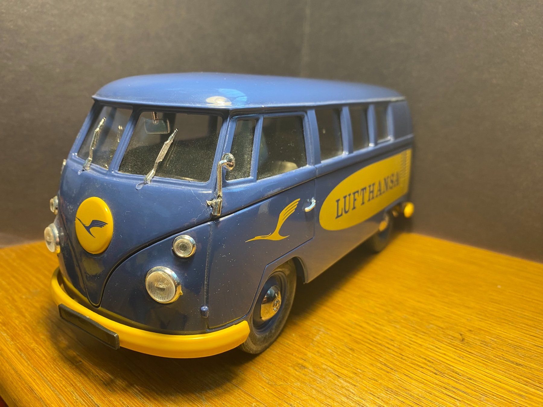 Solido Modellini d'auto: VW Bus T1 Lufthansa 1966 - Solido 1:19 – Usato da Spiez venduto da Mlandcruiser 1