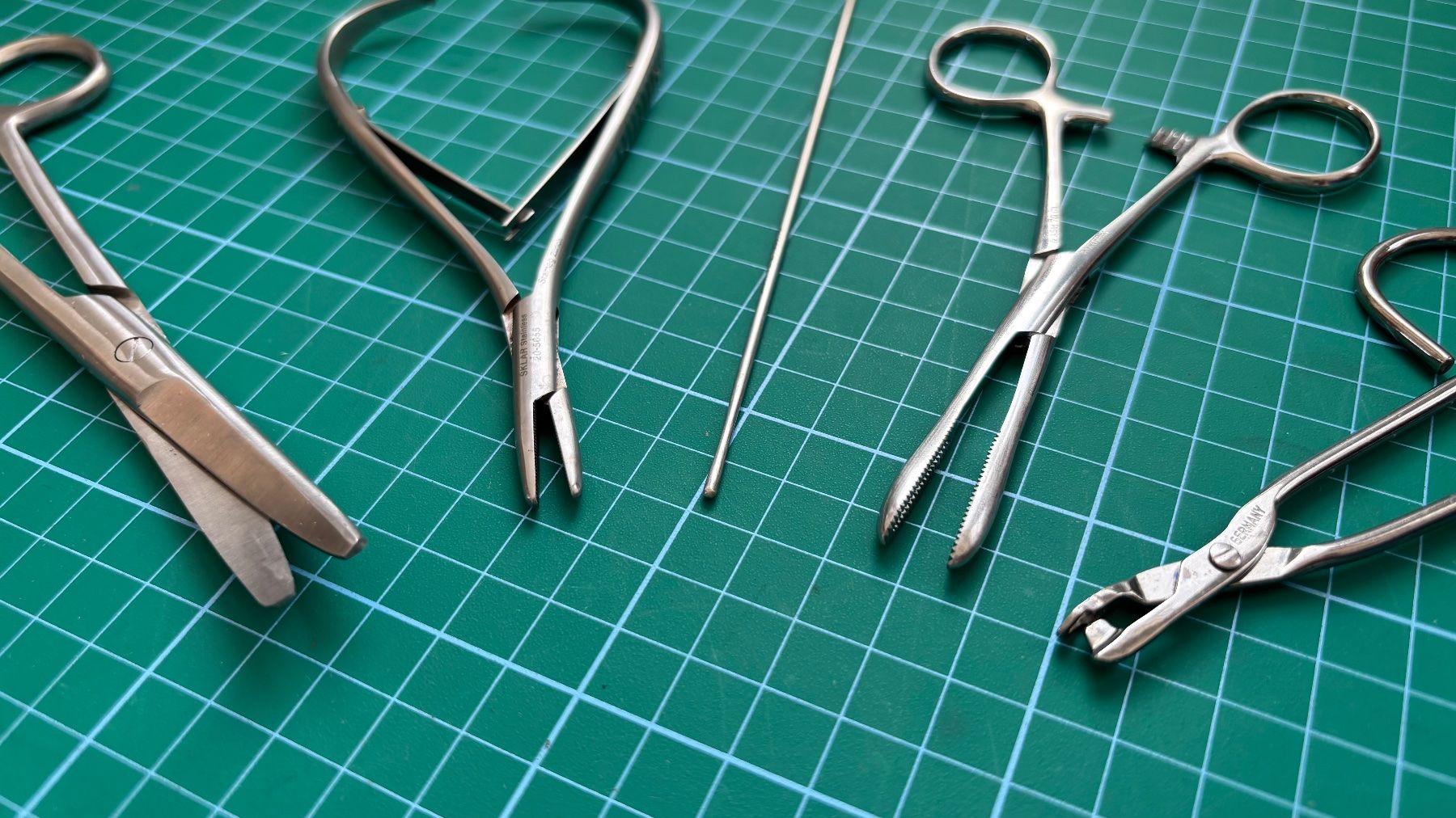Attrezzature mediche: Chirurgische Instrumente Set – Usato da Wald ZH venduto da ukulele77 1