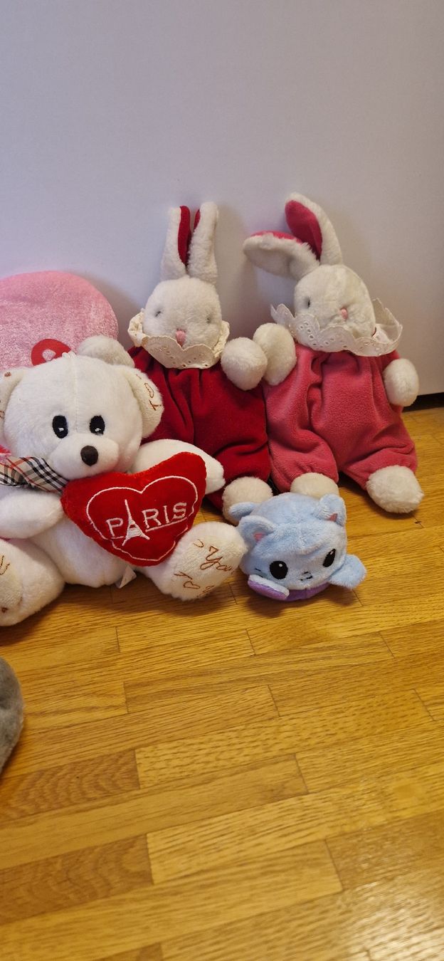 Spielzeuge: Lot de peluches – Neu (gemäss Beschreibung) aus Versoix von aline_b 1