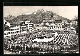 Glarus, Ortsansicht mit Versammlung am M