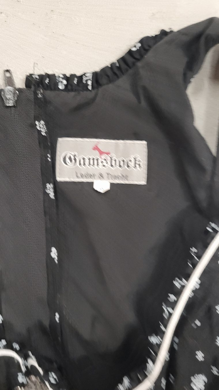 Robes: Dirndl  Tracht Grösse M – D'occasion à zürich par wuscheli0102 1