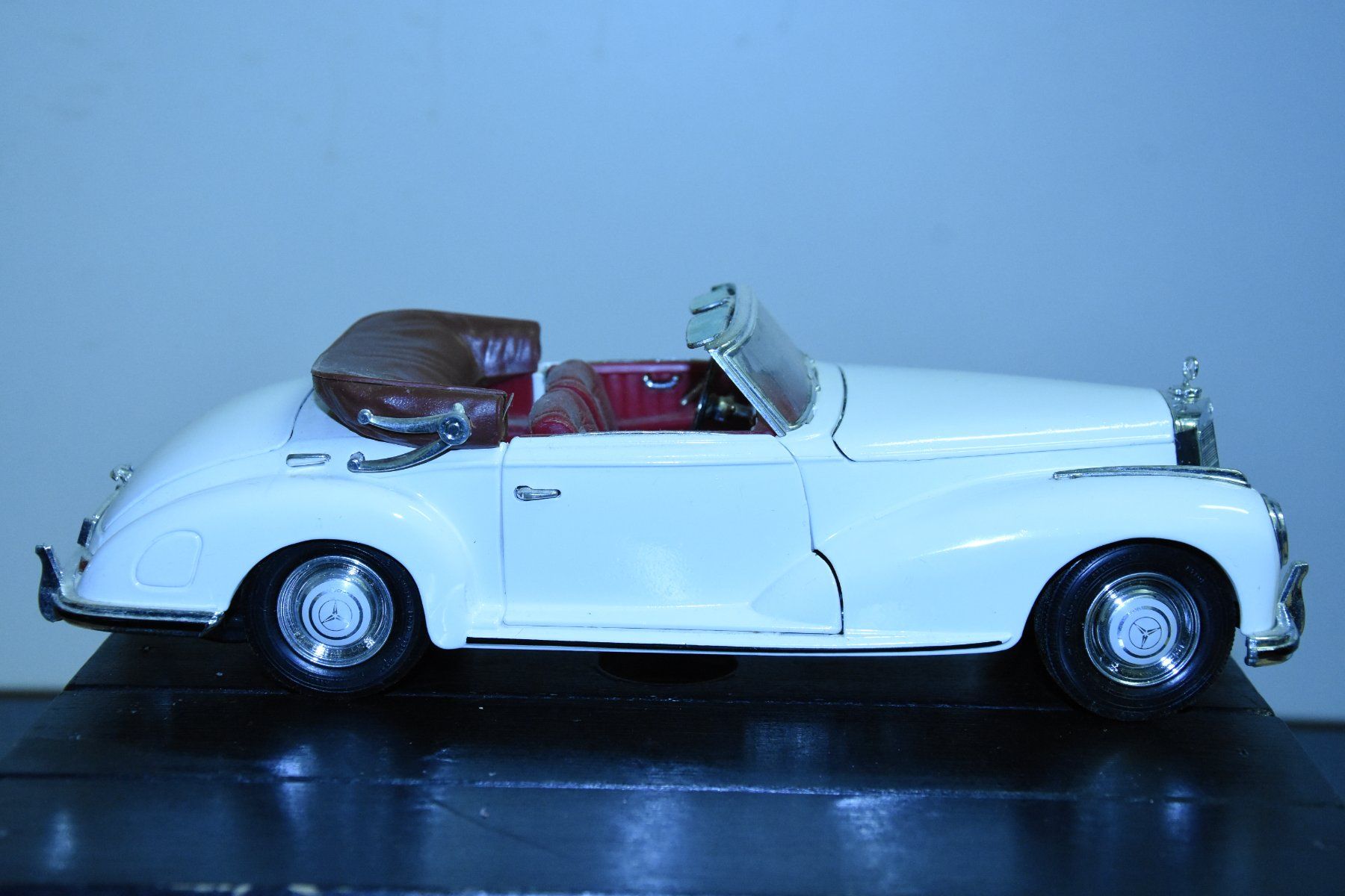 Maisto Modellautos: Modellauto Mercedes-Benz 300 S, Maisto – Gebraucht aus Giswil von Guardia75