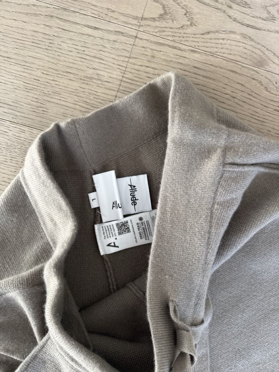 Allude Pantaloni: Allude Kaschmir Shorts L – Usato da Liestal venduto da amaroque 1