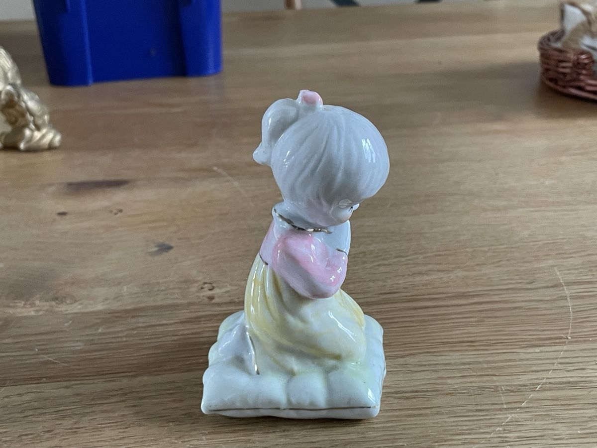 Statuette: Bettendes Mädchen – Usato da Goldach venduto da matthiaseggenberger 2
