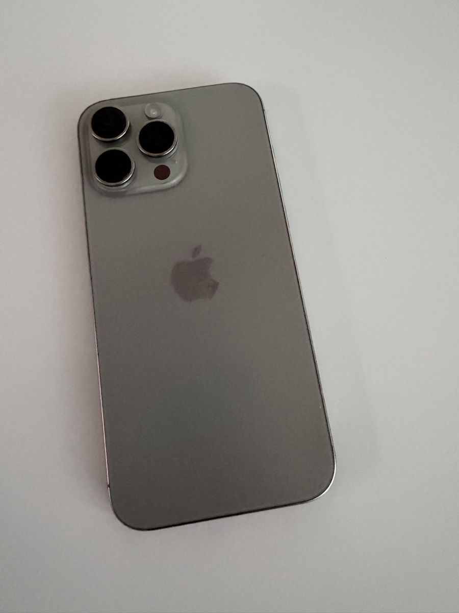 Apple Telefoni cellulari / Smartphones: Apple iPhone 16 Pro Max 256GB Titanium neu – Usato da Biel/Bienne venduto da Claude278 4