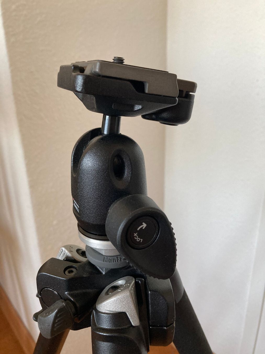Manfrotto Stative & Köpfe: Trépied Manfrotto – Gebraucht aus Genève von cricri159 1