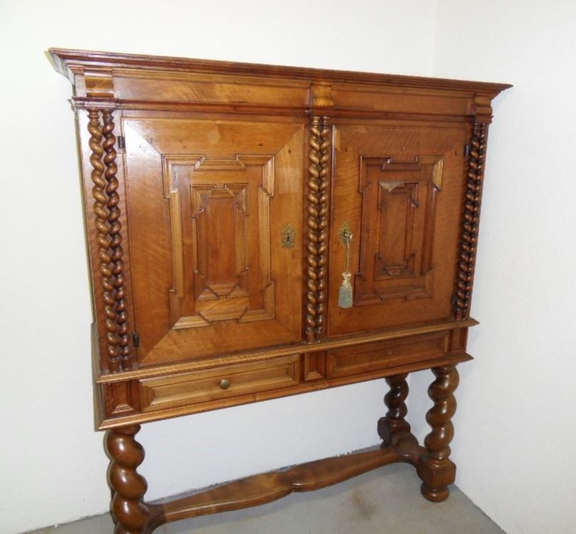 Commodes: Alte Kredenz, Barock, frühes 18. Jh. - Sehr guter Zustand – D'occasion à Oberwil-Lieli par golfer44