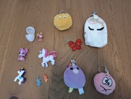 Set für Mädchen: 5x Schlüsselanhänger + div. Figuren Einhorn