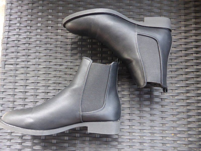 Scarpe da donna: Leichte Stiefelette, schwarz , Gr.38 – Usato da Schübelbach venduto da Dolly990_2 2