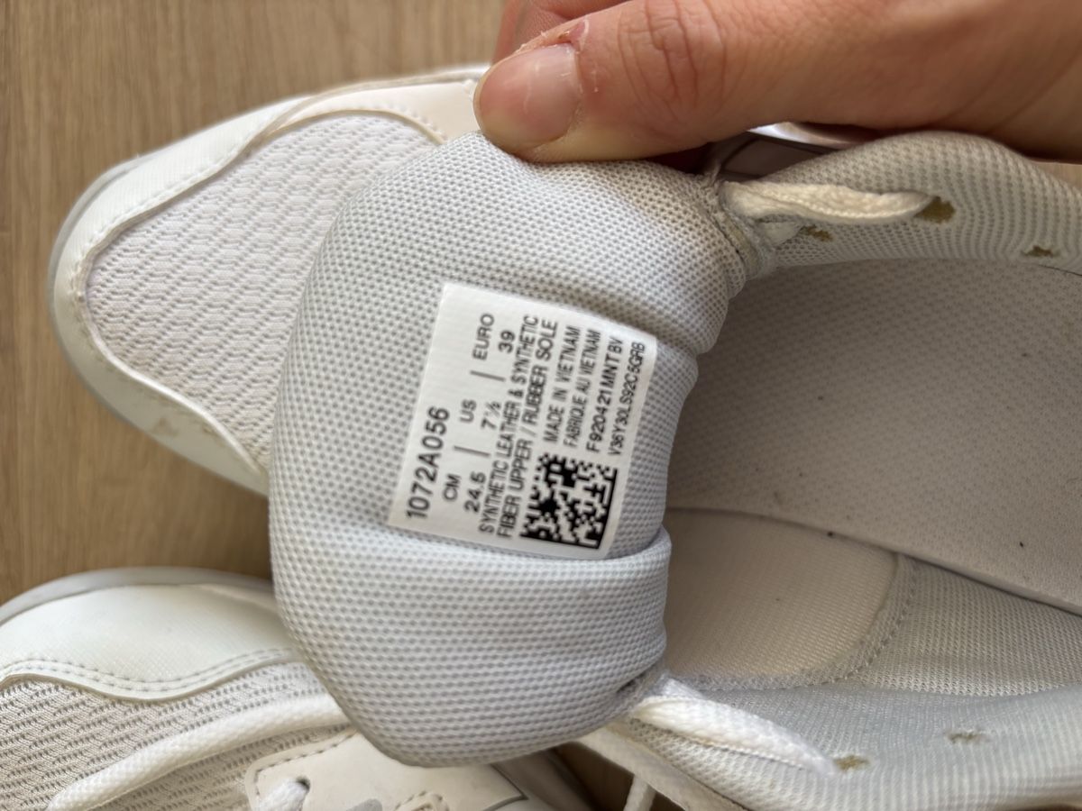 Asics Scarpe da donna: Asics Gel-rocket Grösse 39 – Usato da Hinwil venduto da eri_b76q 1