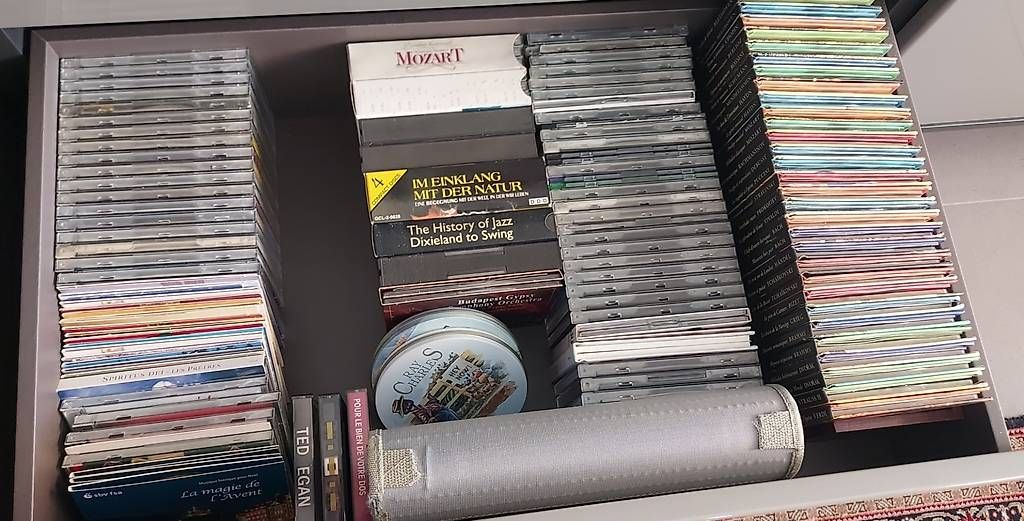 CD: 100 CD neuf et utilisé  – Usato da Pully venduto da Dede1958 4