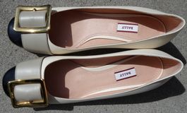 Bally Pumps weiss grau schwarz  goldf. Schnalle Gr 39 NEU