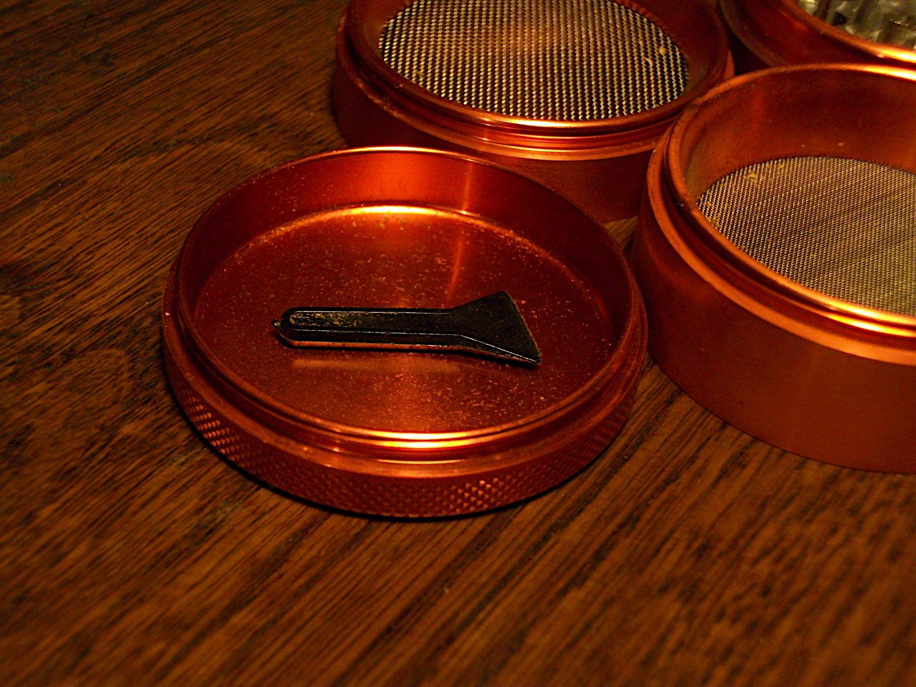 Tabacchi: Grinder - Black Leaf – Usato da Niedergösgen venduto da Graficarts 2