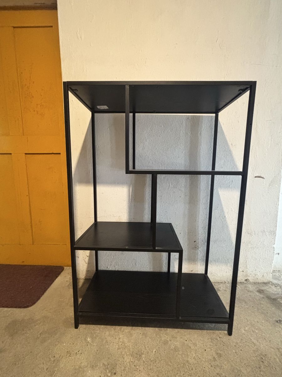 Scaffali: Regal schwarz asymmetrisch  – Usato da Aarau venduto da lau_ph6n 2