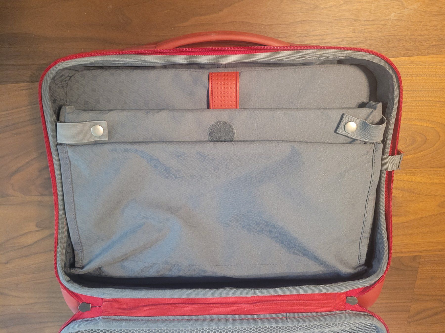 Altro in Aeronautica: Samsonite Businesstrolley rot Damen incl. Kleiderbereich – Usato da Bolligen venduto da sweet_volcano 3