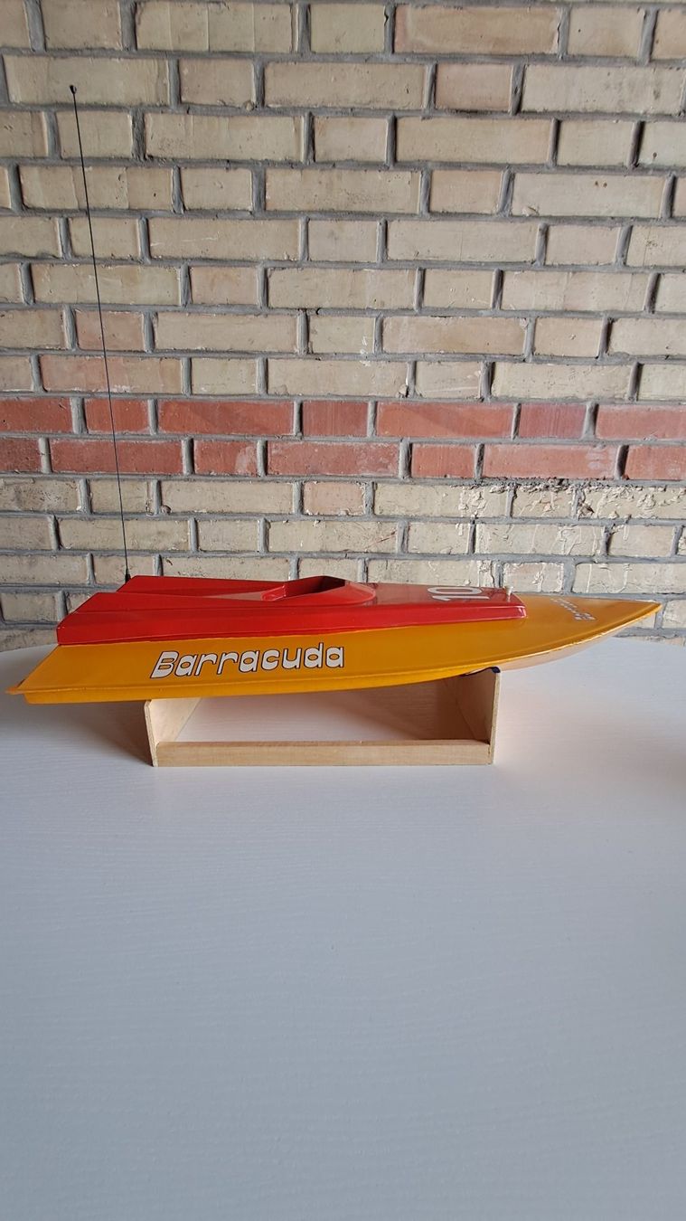 Kits de montage: Vintage Rennboot Barracuda Modellboot Nr.10 – D'occasion à Rickenbach ZH par Insider-Deko