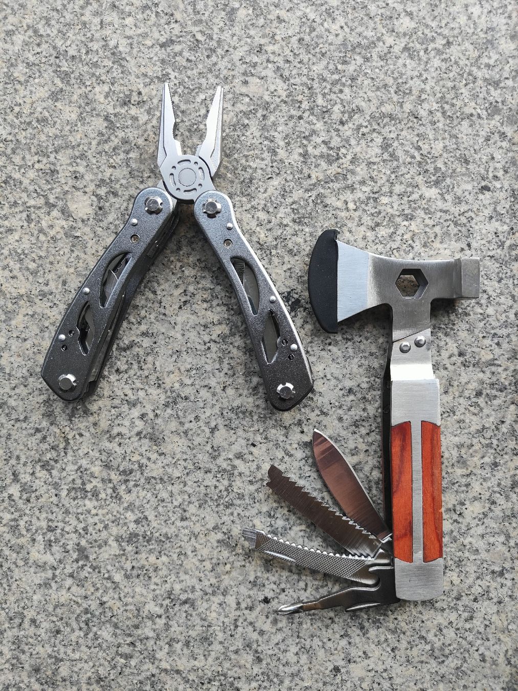 Messer: Multitool Set Axt, Zange, Messer - Camping, Outdoor – Gebraucht aus Emmen von Mocck 3