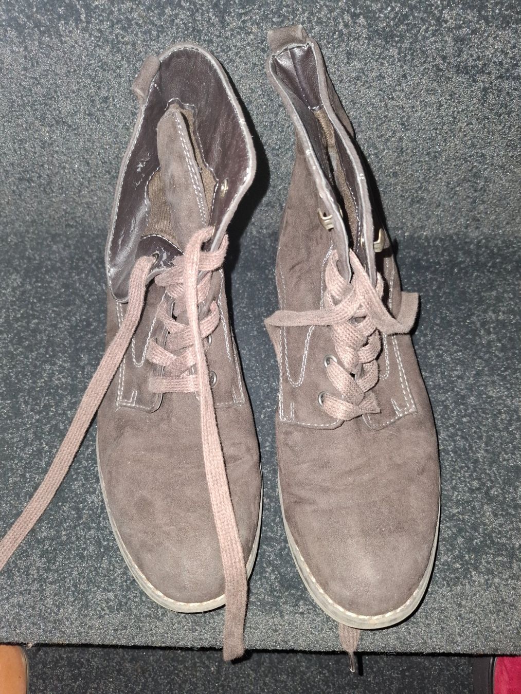 Scarpe da donna: Braune Wildleder Stiefeletten, Grösse 38 – Usato da Münchenbuchsee venduto da Twertor
