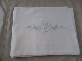 Leintuch mit Stickerei u. Monogramm HB