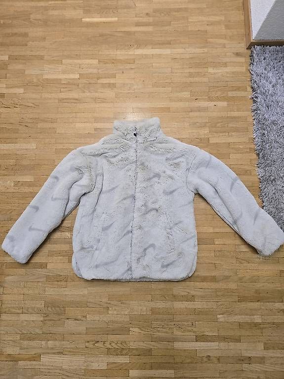 Giacche: Nike Kinder Kunstpelzjacke – Usato da Herisau venduto da and_zky9 1