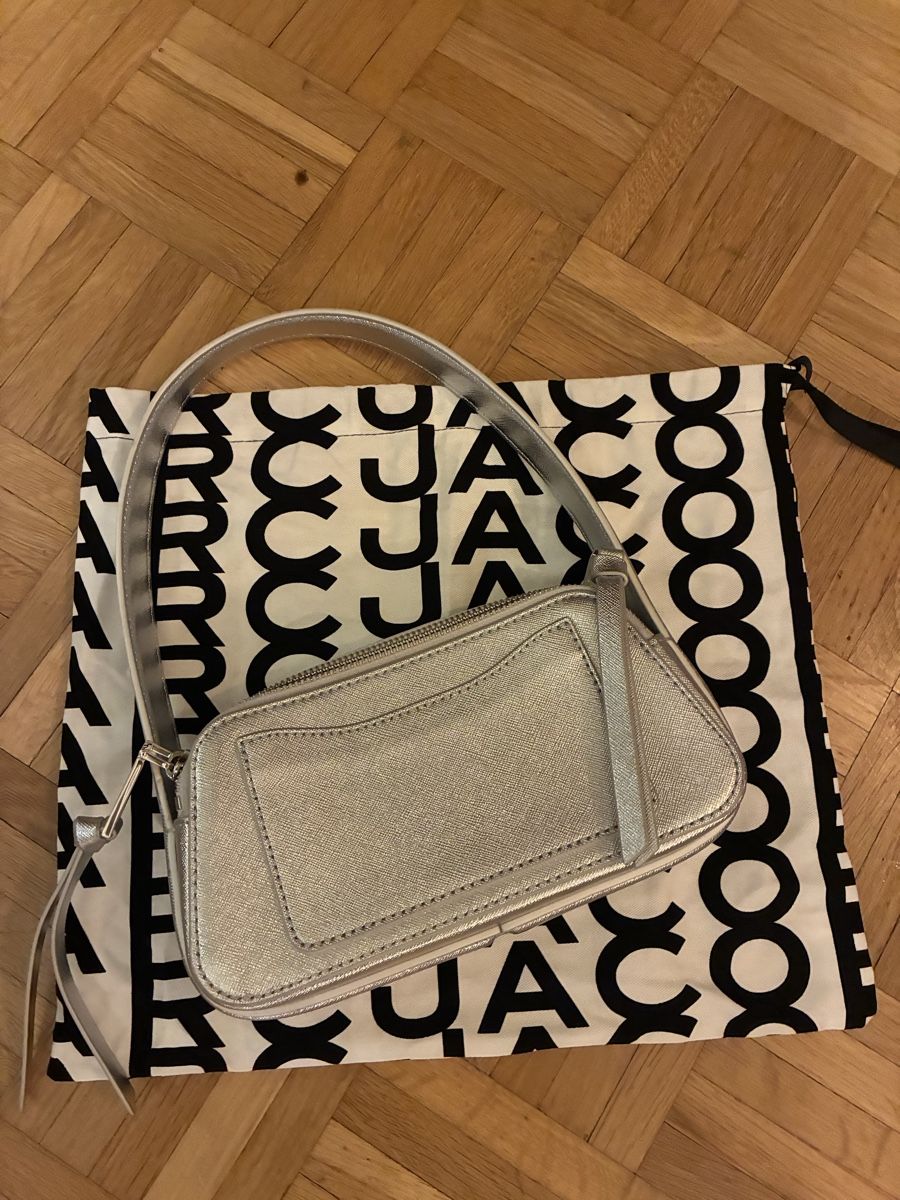 Marc Jacobs Borse: Shiny Silver Marc Jacobs Snapshot Bag - Perfect for Spring! – Nuovo (secondo la descrizione) da Zürich venduto da fed_25dg 1