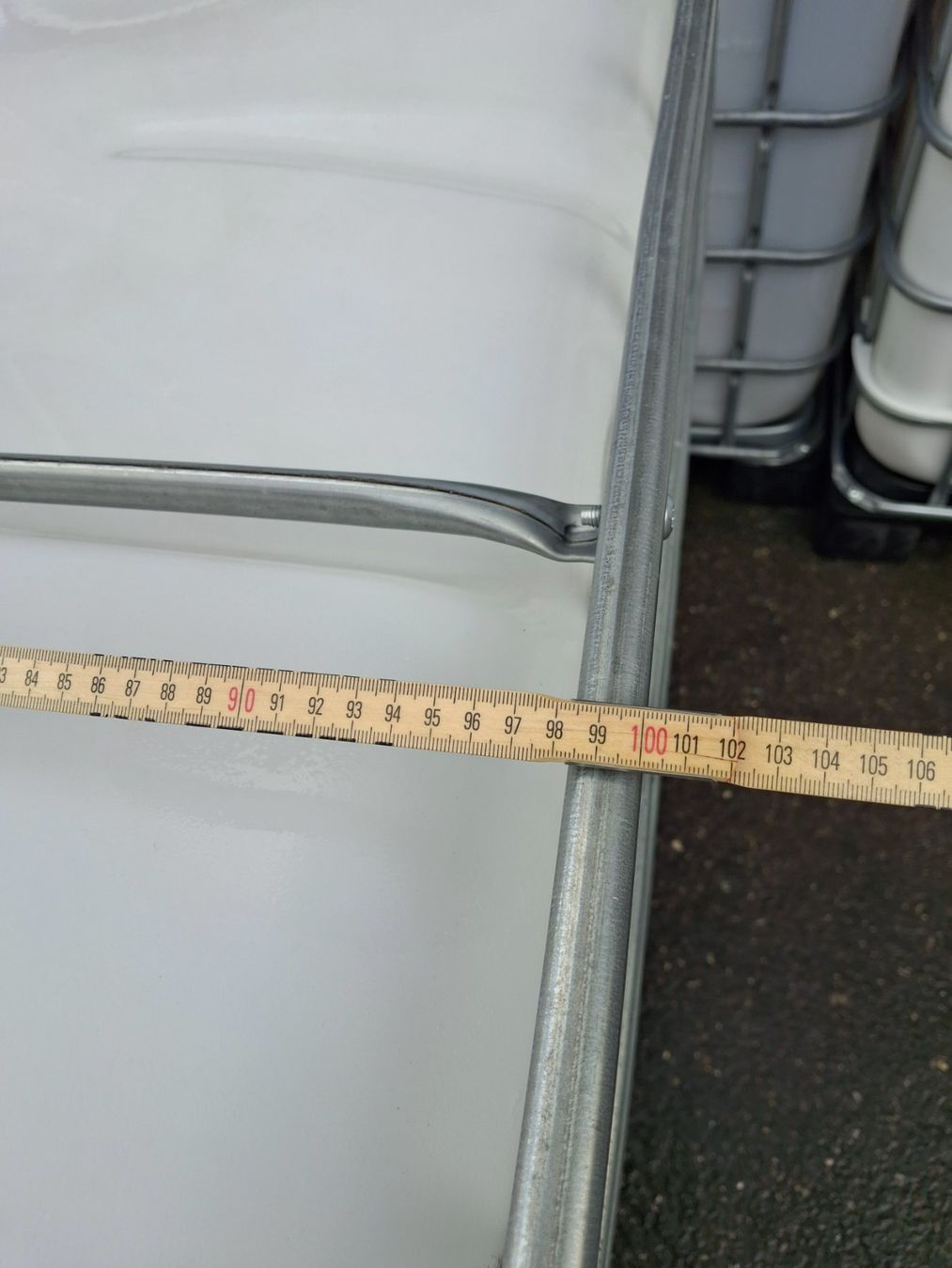 Abbeveratoi e trogoli: IBC Tank 1000Liter Wassertank – Usato da Siebnen venduto da Grosswis50 5