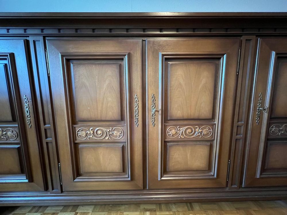 Commodes: Wunderschönes Buffet/Anrichte aus Massivholz, Top Zustand! – D'occasion à Bazenheid par Fabian911 8