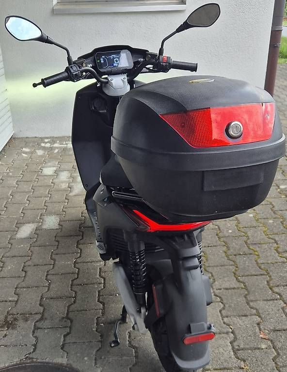 Scooters: Piaggio 1 Elektroroller mit Topbox – Gebraucht aus Gerlikon von Mjs1974
