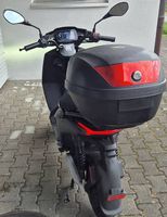 Piaggio 1 Elektroroller mit Topbox