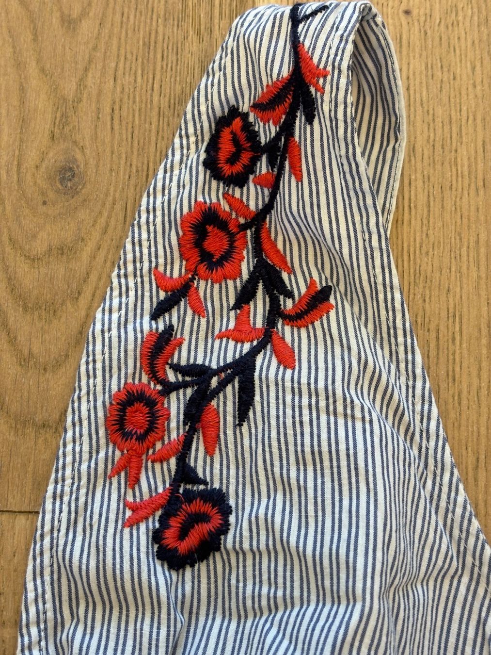 Etam Top: Haut Cotton brodé Dos ouvert – Usato da Genève venduto da bha_jcf5 2