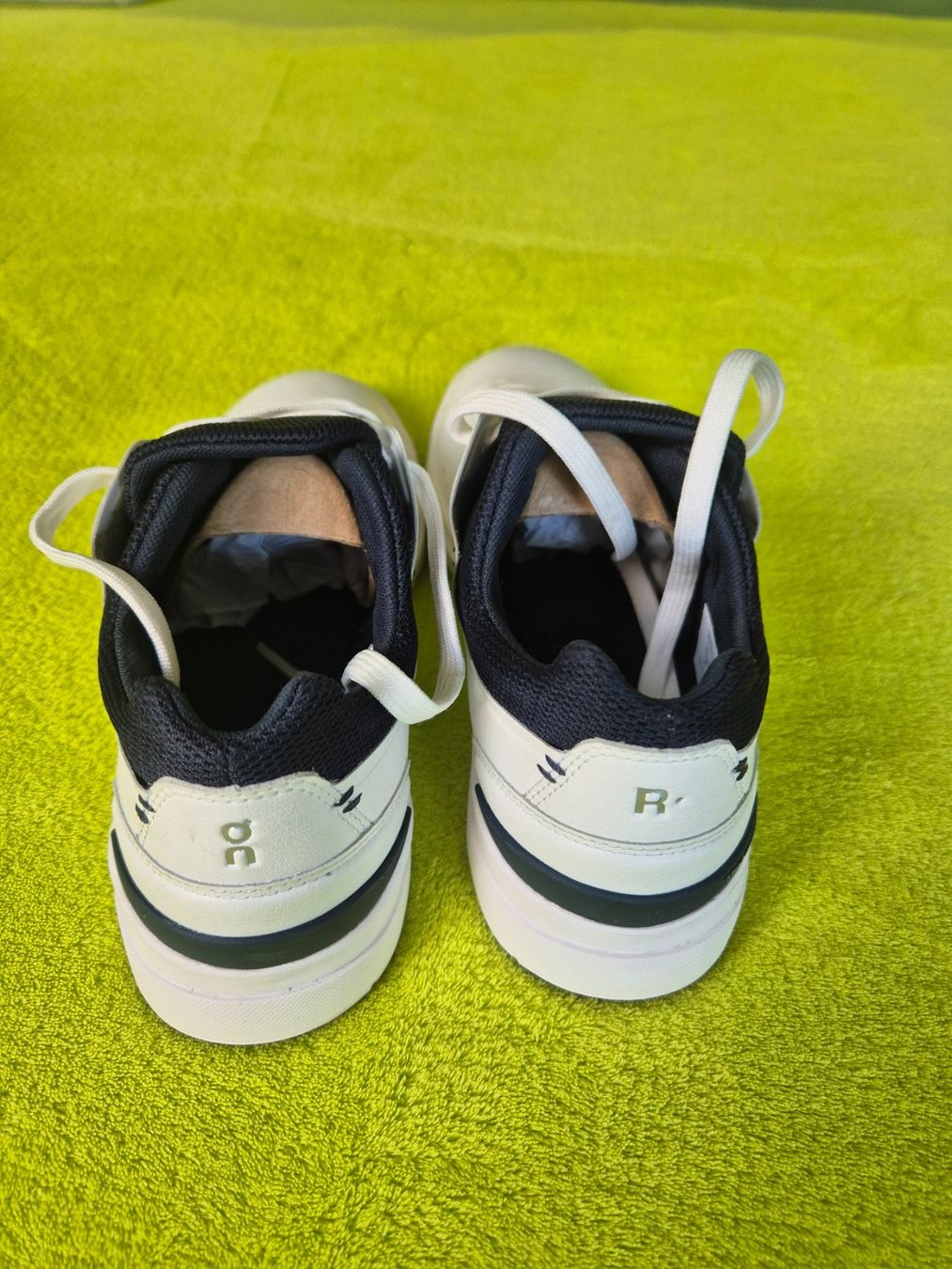 On Scarpe da donna: On Sneaker The Roger Advantage, Gr. 40, mit OVP – Nuovo (secondo la descrizione) da Winterberg ZH venduto da Gemini63 2