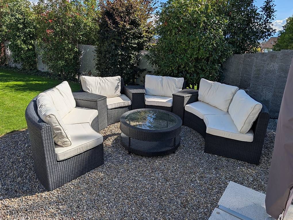 Sofas: Runde Gartenlounge – Gebraucht aus Aristau von Zetzsche