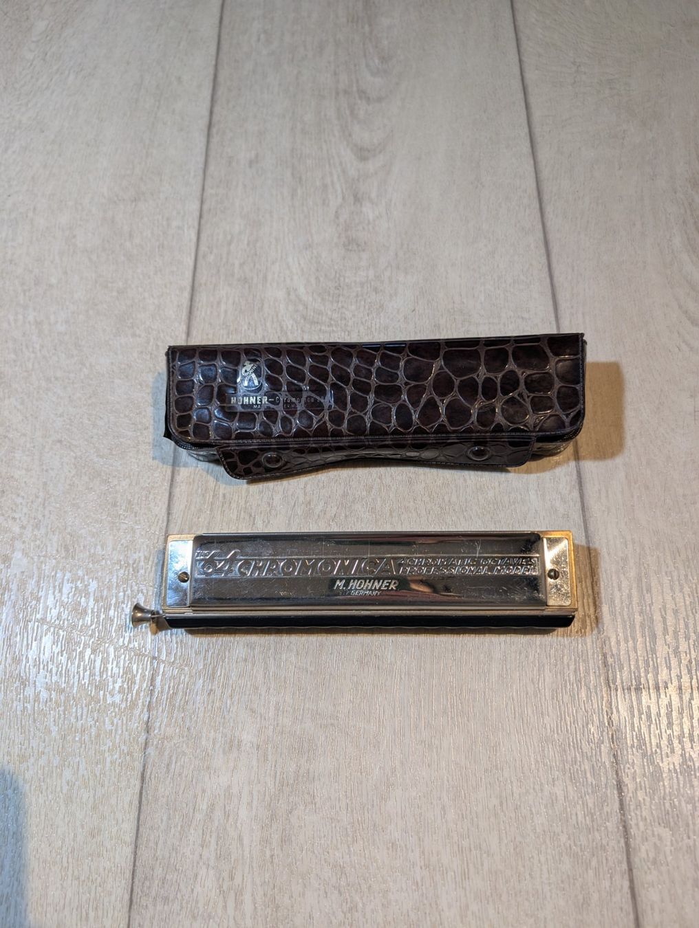 Hohner Strumenti musicali: Hohner 64 Chromonica 4 octaves Harmonica professionnelle – Usato da Versoix venduto da Ginger_Bread