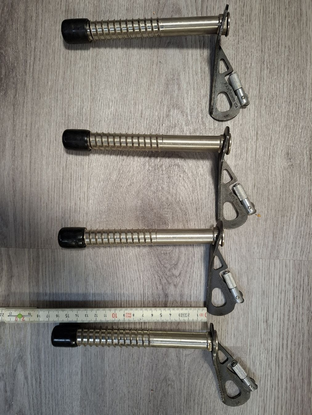 Attrezzatura da arrampicata: Eisschrauben Blackdiamond / 6 Stück  – Nuovo (secondo la descrizione) da Bottmingen venduto da Rothorn05 1