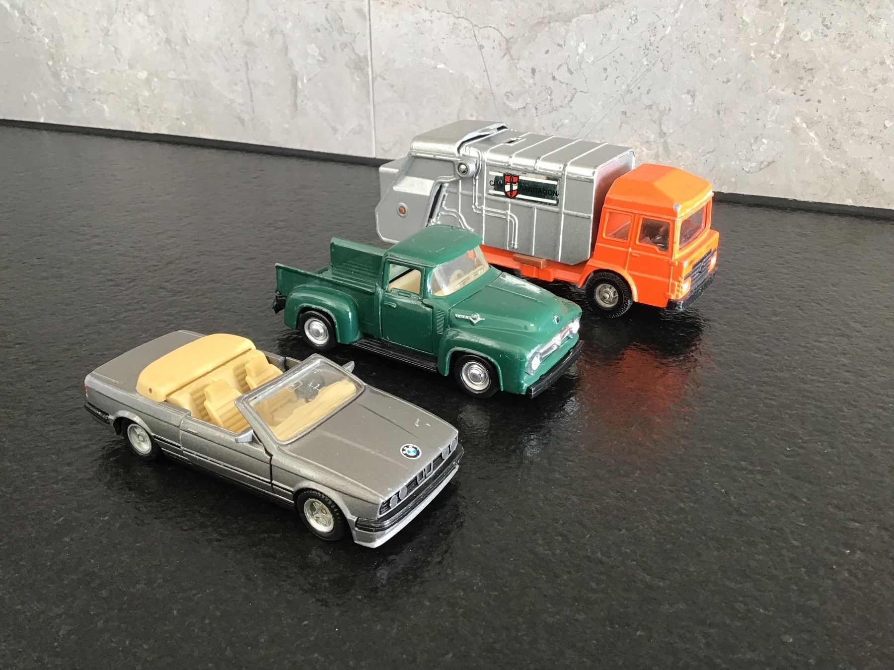 Jouets: Voitures en métal – D'occasion à Neuchâtel par sta_7qfy 2
