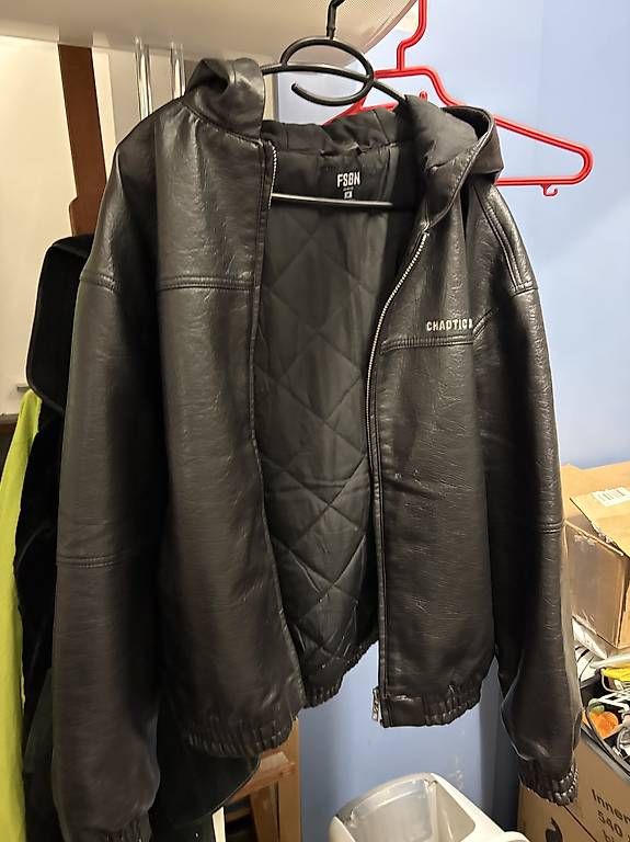 Giacche: Kunstleder Jacke mit Kapuze – Usato da Reinach BL venduto da aro_22f6 1