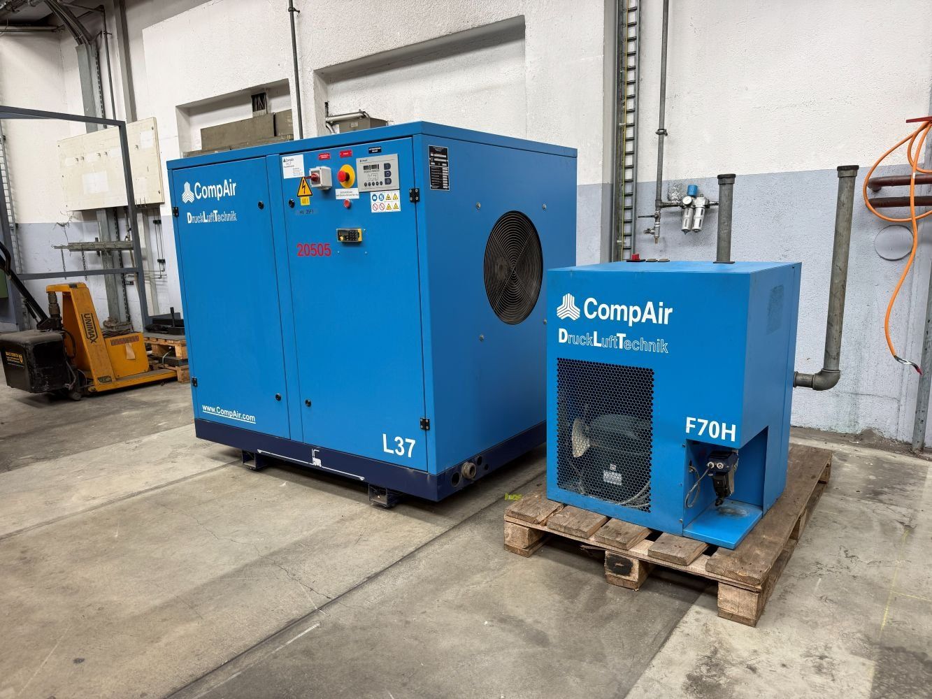 Kompressoren: Druckluftkompressor mit Trockner, CompAir – Gebraucht aus Aesch BL von mas_zjs8 1