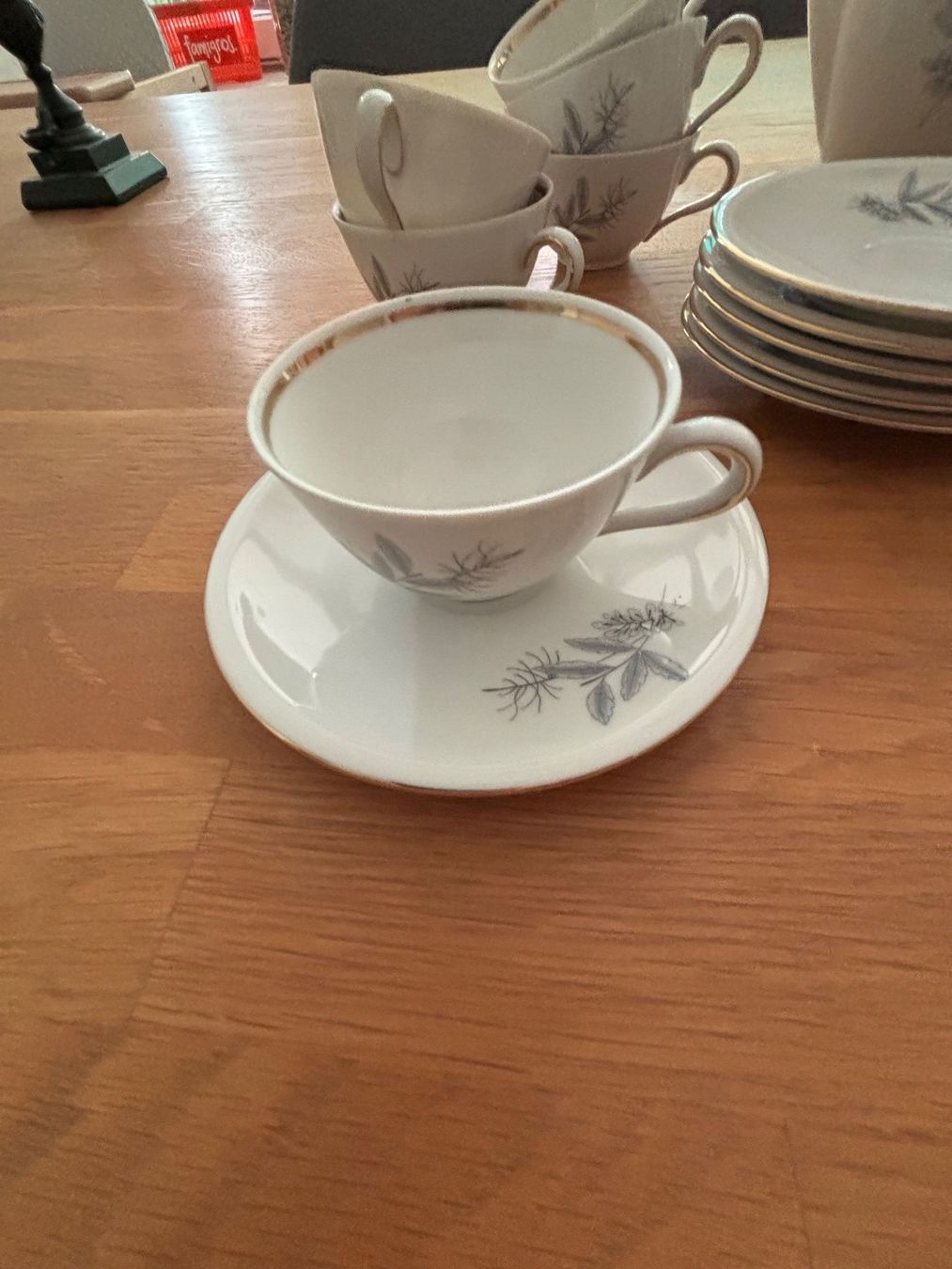 Set di piatti: Vintage Kaffeeservice – Usato da Arlesheim venduto da sandrahenning 1
