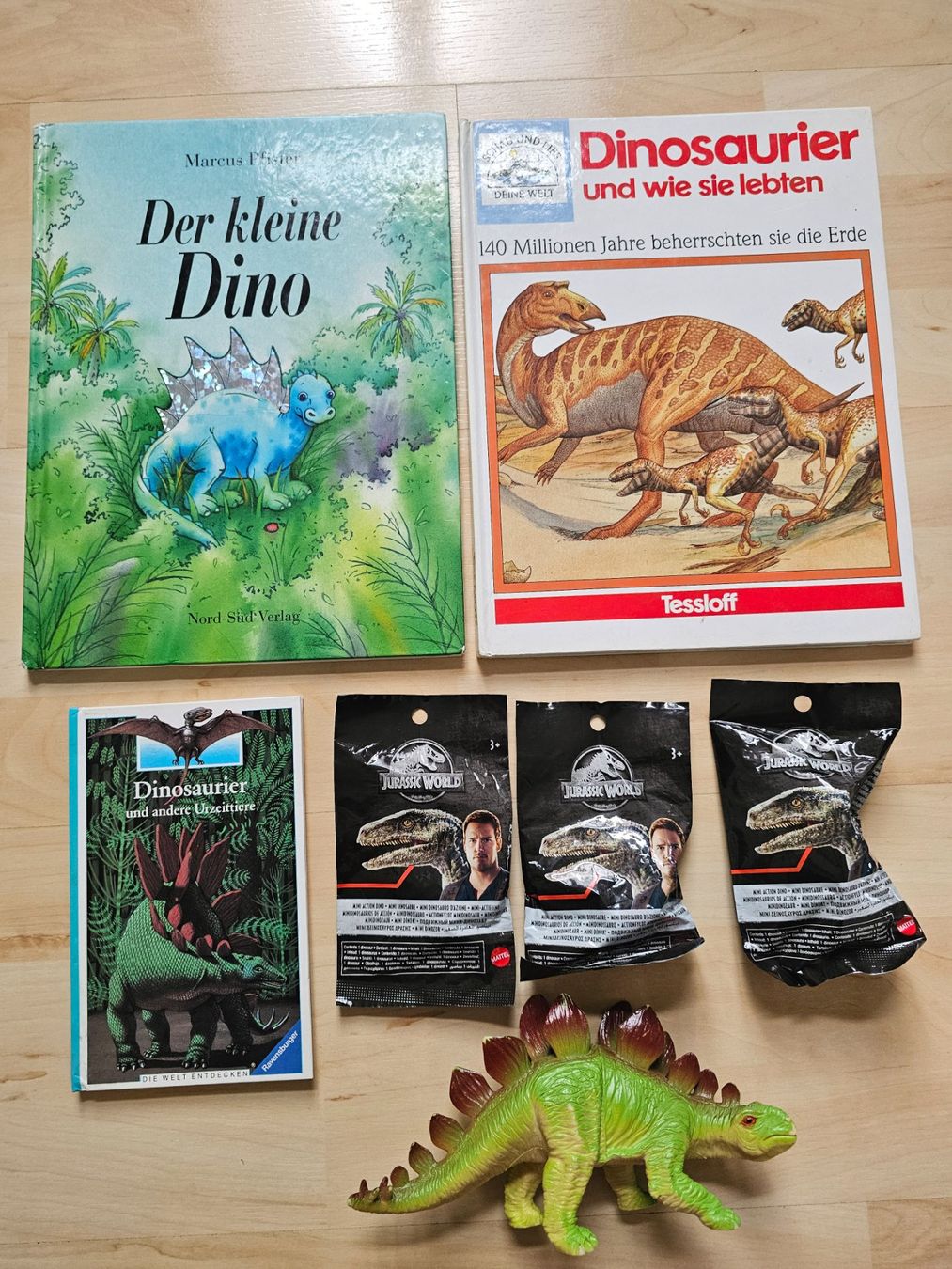 Libri: Dinosaurierset – Usato da Balterswil venduto da Dikdik1992