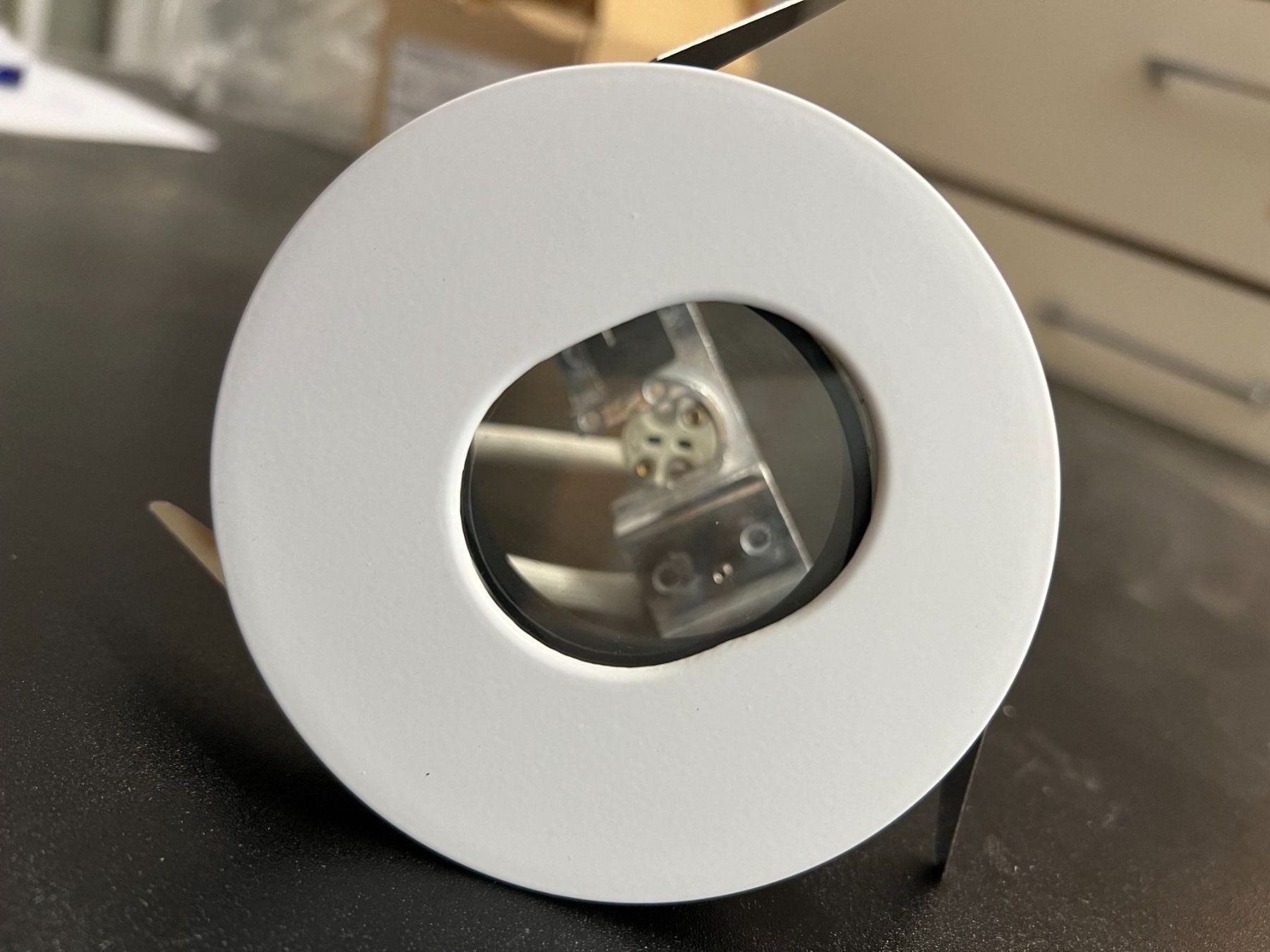 Occhio Lampade: OCCHIO SLOT WHITE – Nuovo e nell'imballaggio originale da Mägenwil venduto da BackInWhite