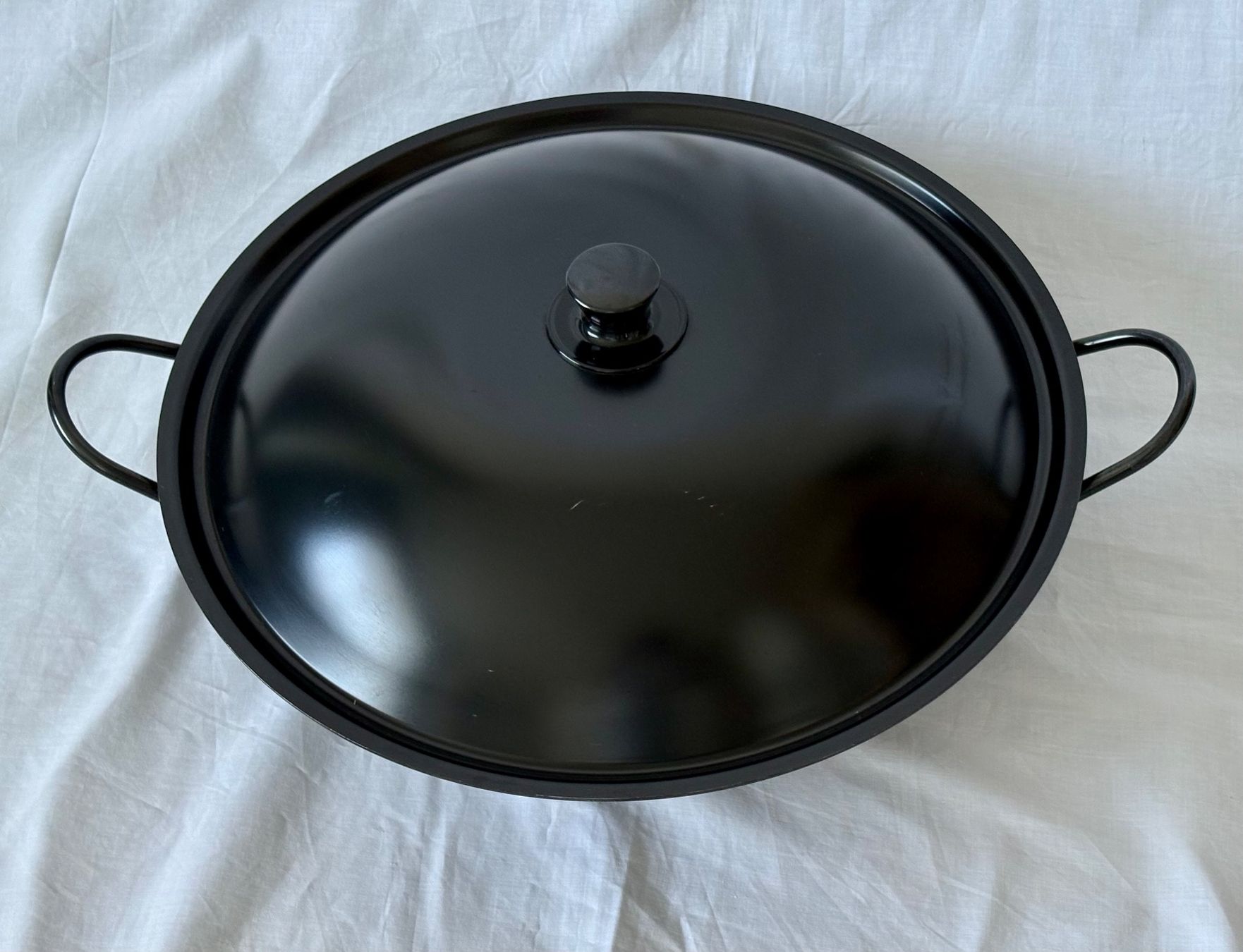 Padelle: Grosser schwarzer Wok, mit passendem Deckel – Usato da Oberrieden venduto da pet_n2c2