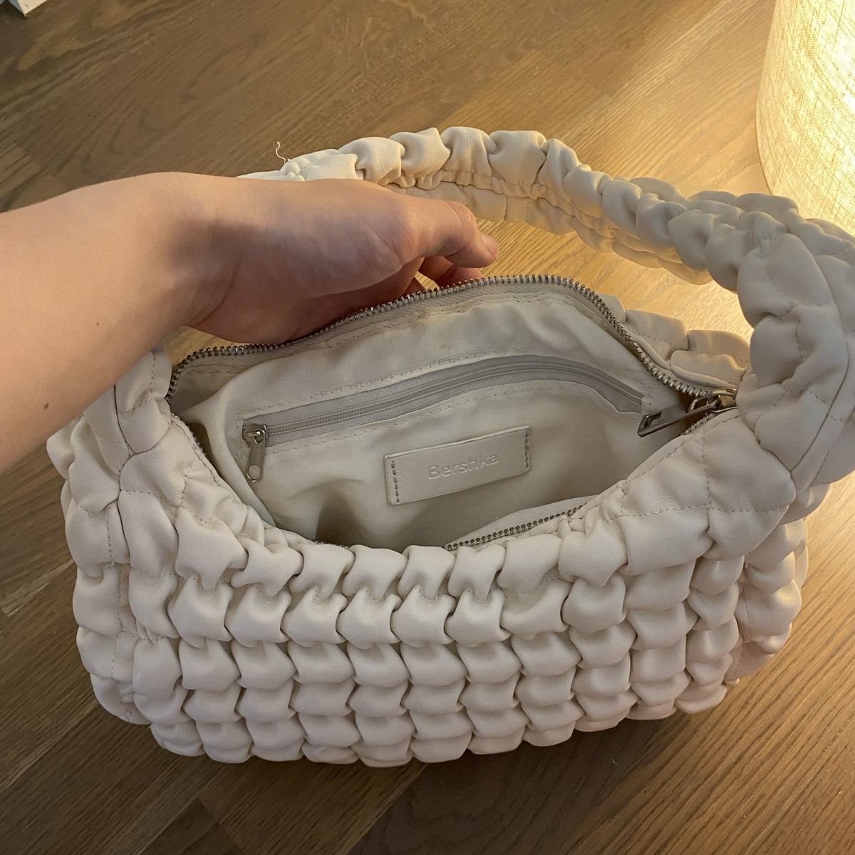 Borse da donna: Beige Tasche Bershka – Usato da Langenthal venduto da vik_v5ml 4