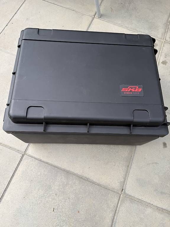 Valigie: SKB Studio Flyer 19" Case mit Rollen – Nuovo e nell'imballaggio originale da Rorschach venduto da Crossfire34343