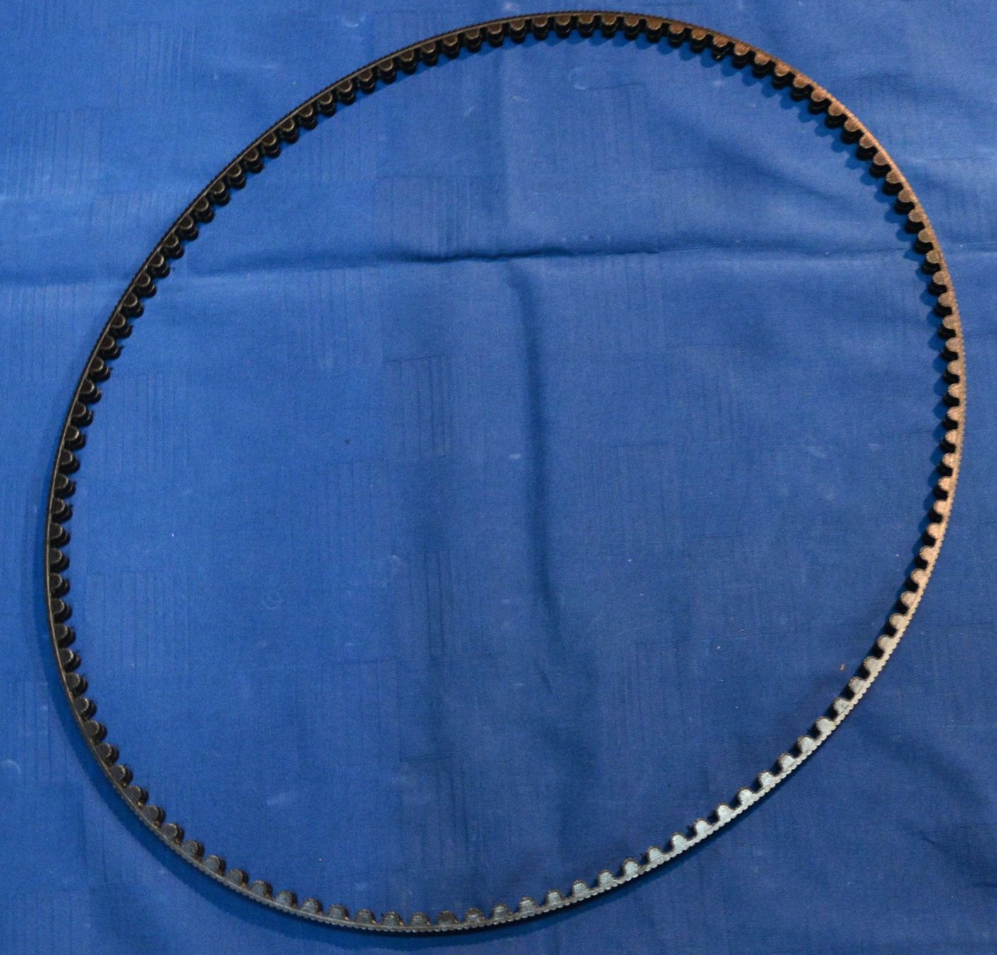 Gates Pezzi di ricambio: Gates CDX Centertrack Riemen mit Nut / schwarz / 115T – Nuovo (secondo la descrizione) da Elgg venduto da Odracir0603 1